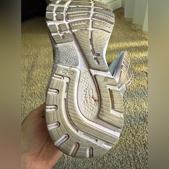 Brooks Adrenaline GTS 22 - Picture 9 of 11